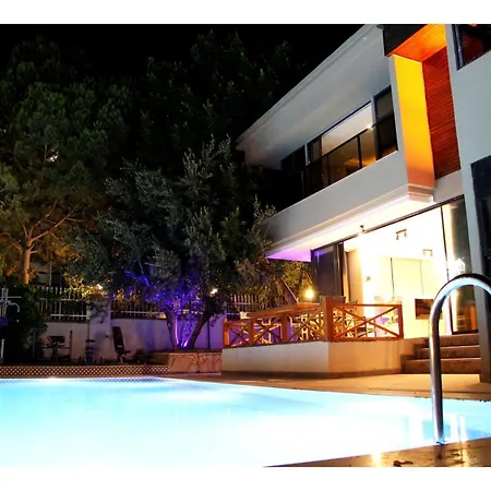 Saga Suites Apartment *